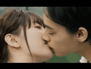 川津明日香と平井亜門のキスシーン